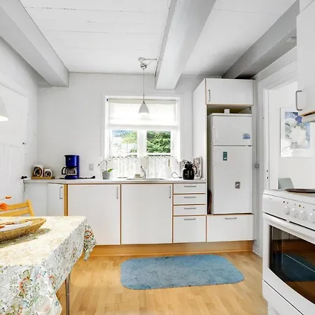 Feriehus 2 Bedroom Cozy In