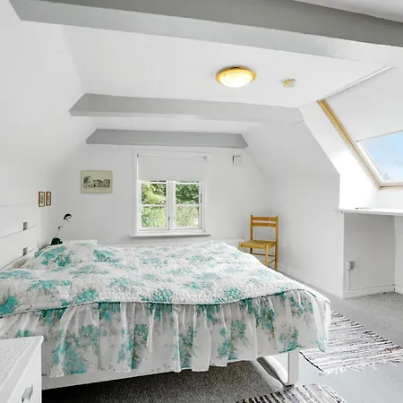 2 Bedroom Cozy In Holiday home