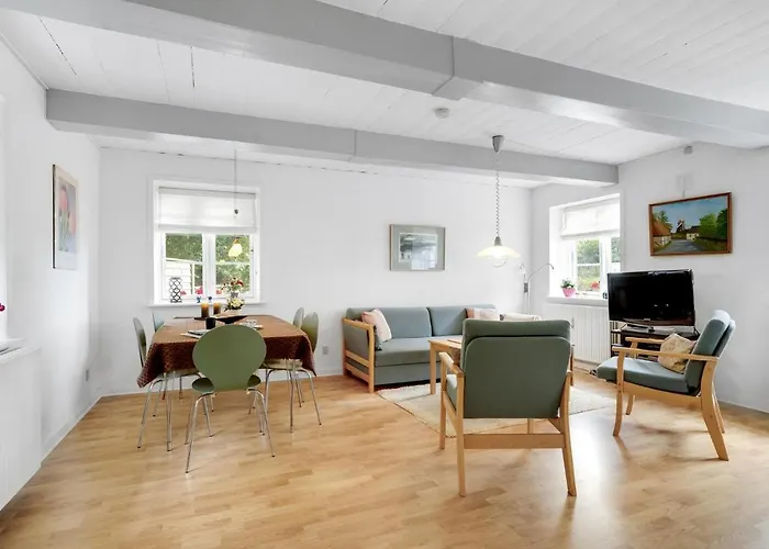 2 Bedroom Cozy In *